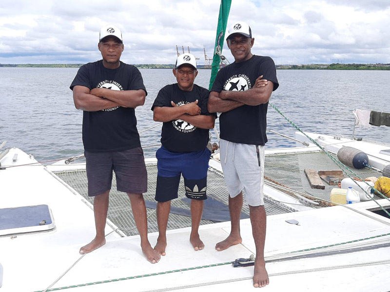 La tripulación de ‘El Silky’:  Argemiro Barbosa, capitán; Vicente Buenaventura, maquinista, y Luis Castillo, marinero de cubierta y cocinero.