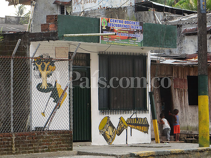 Varios de los colegios llamados satélites ni siquiera cuenta con un espacio adecuado para los niños.
