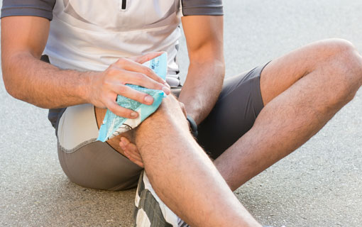 El hielo te ayuda a reducir la inflamación en tus músculos adoloridos