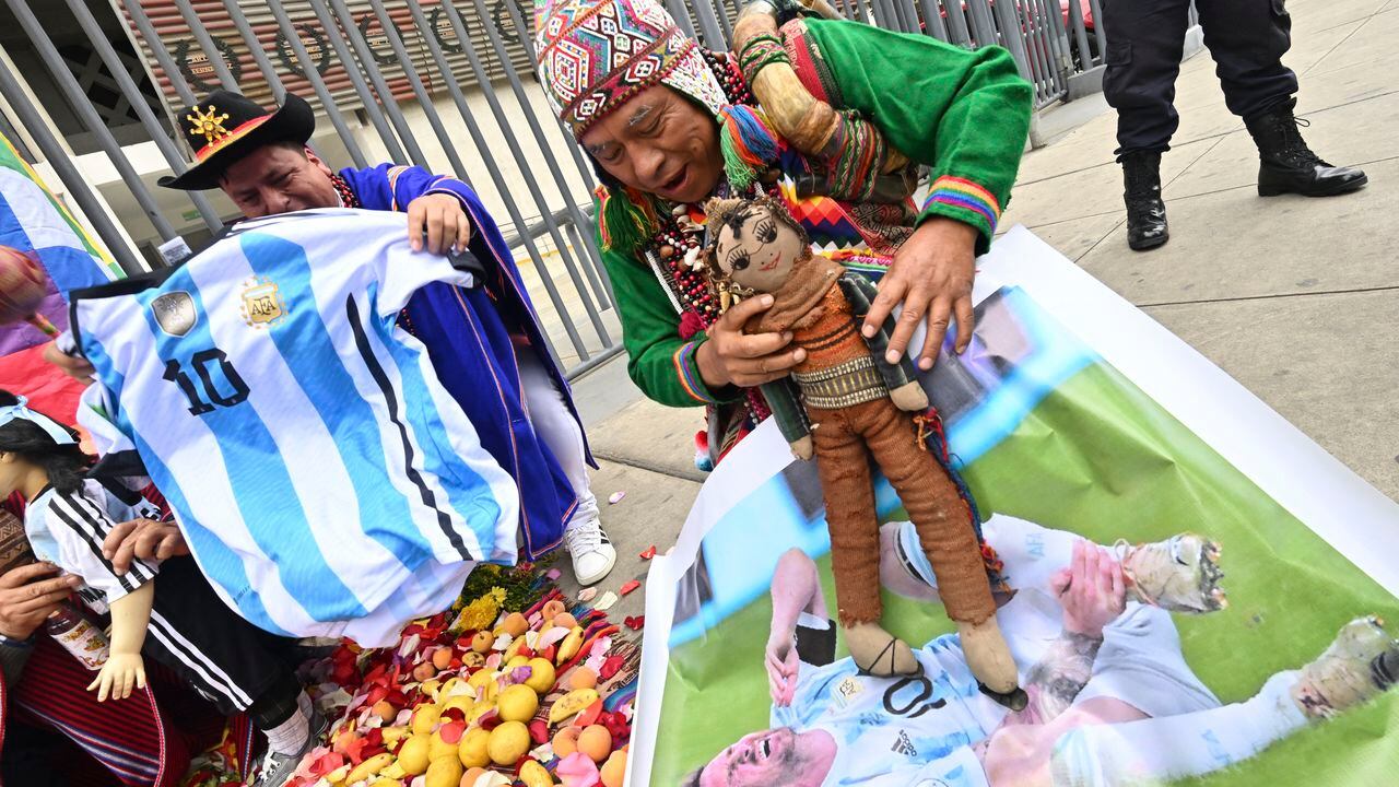 Chamanes perunaos le hacen ritual a Messi
