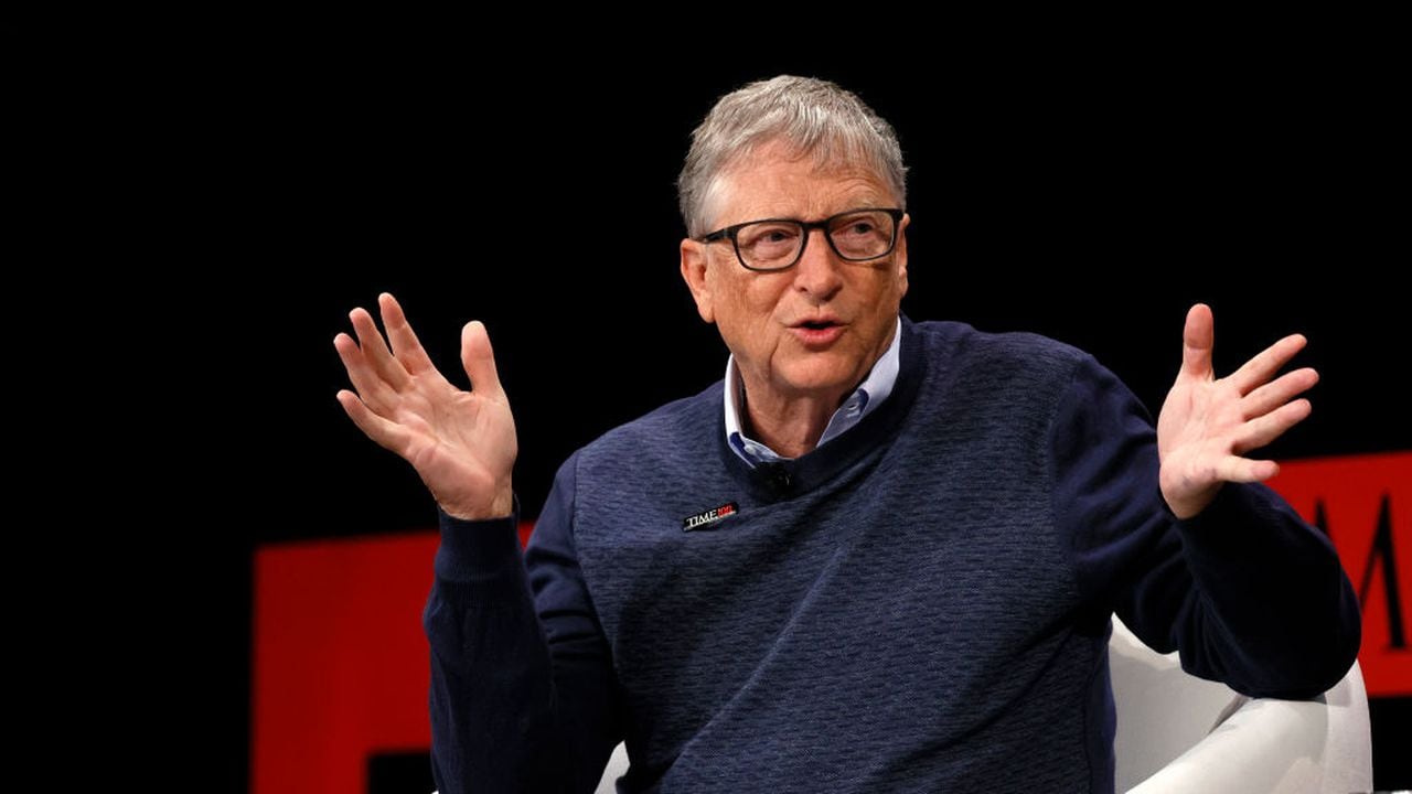 Bill Gates manifiesta su inquietud por los efectos de la inteligencia artificial, destacando la realidad de los riesgos asociados.