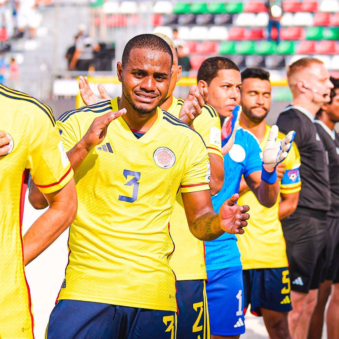 Emoción de la Selección Colombia en lo actos protocolarios del duelo.