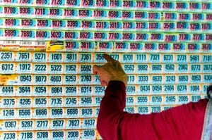 En promedio, cada semana, la Beneficencia del Valle vende  $820 millones en billetes de la Lotería del Valle en la región y en Colombia.