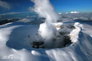 Antes del 24 de marzo de 2023, el volcán Nevado del Ruiz registraba  un promedio de 50 sismos por día. Entre el 30 de marzo y el 5 de abril, este número osciló entre los 5.000 y 12.000 sismos diarios.