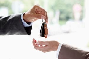 La compra del primer auto puede resultar emocionante y, en ese sentido, implica responsabilidades de por medio.