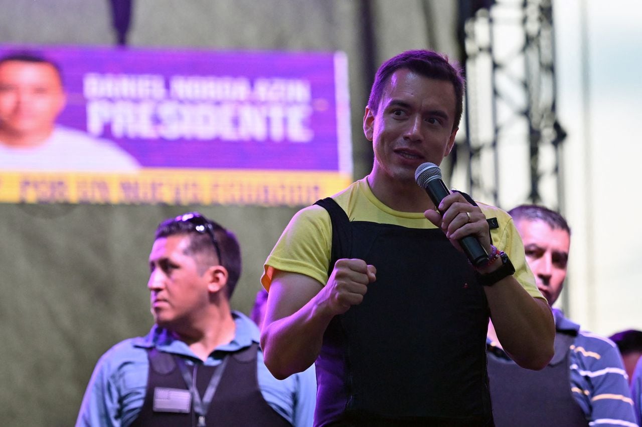 La favorita izquierdista Luisa González y su retador Daniel Noboa se enfrentarán en la segunda vuelta de las elecciones del 15 de octubre. (Foto de Marcos PIN/AFP)