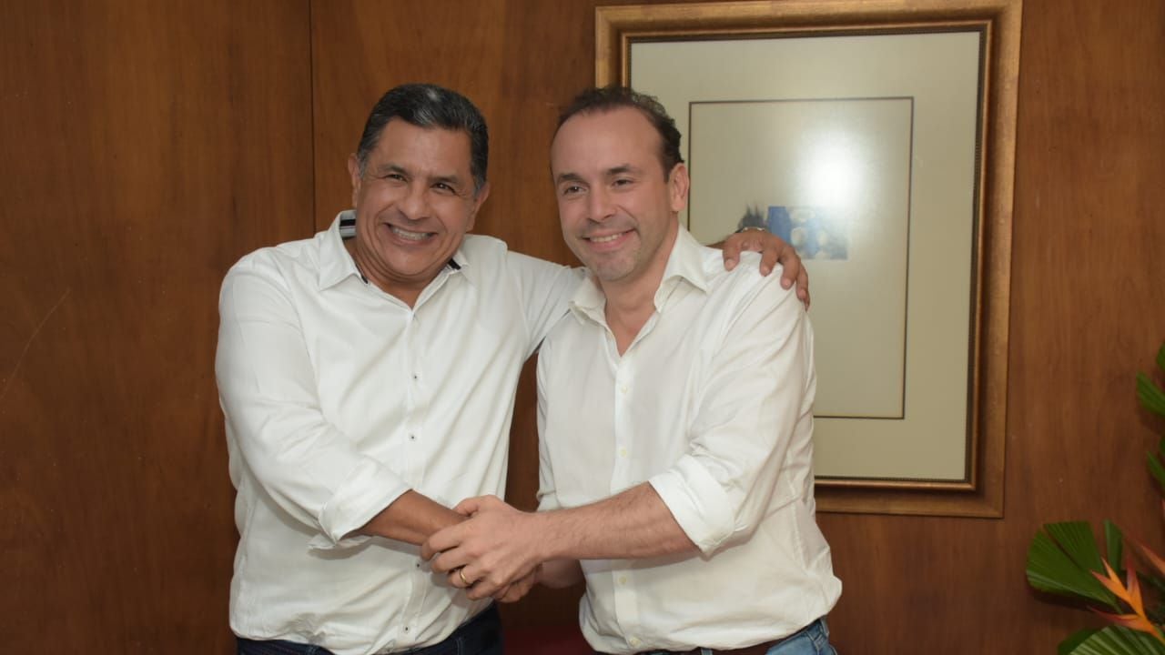 Alejandro Eder, alcalde electo de CAli y Jorge Iván Ospina, alcalde actual se reunieron por primera vez después de las  pasadas elecciones..