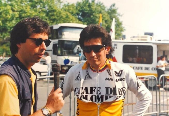 César Augusto Londoño entrevistando a Lucho Herrera en un Tour de Francia