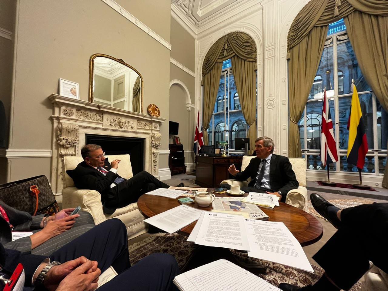En Londres se llevó a cabo una reunión de alto nivel entre el subsecretario de Estado británico, David Rutley, y el Embajador de Colombia en el Reino Unido, Roy Barreras Montealegre.