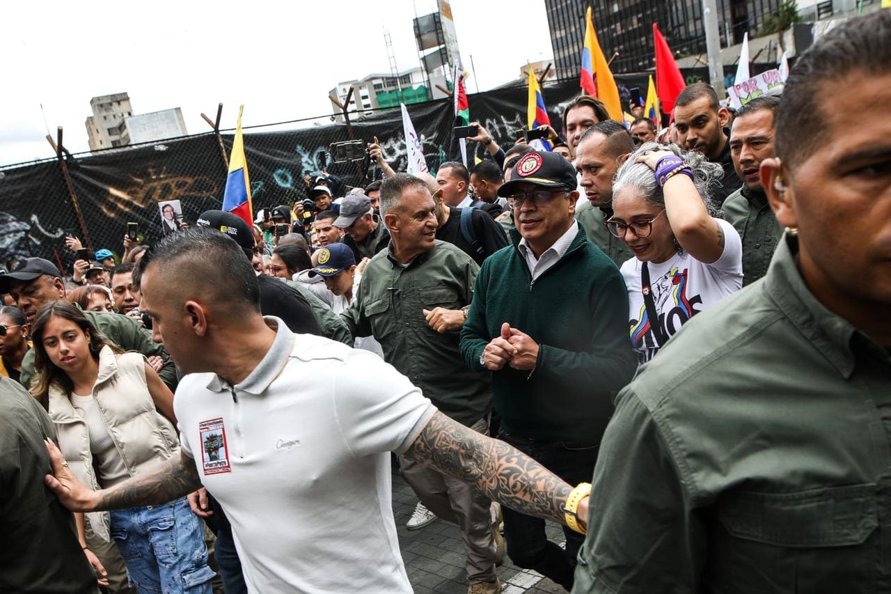 Marchas 1 de Mayo Día del Trabajo,, Presidente Gustavo Petro en las calles en la Carrera Séptima