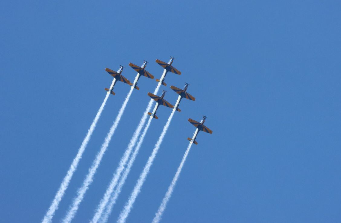 Demostración de "los halcones valientes" de la Fuerza Aérea en la Feria Internacional Aeronáutica y Espacial F-AIR.