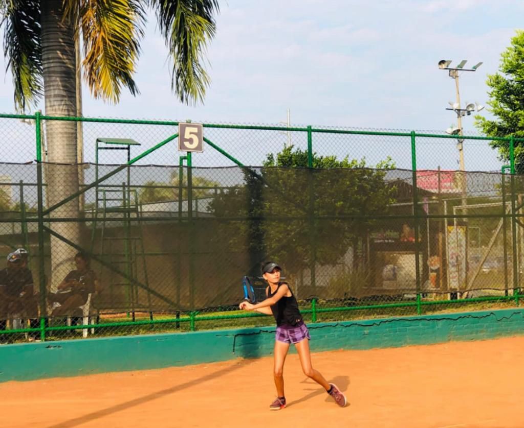Emanuela Lares, promesa del tenis caleño y colombiano.