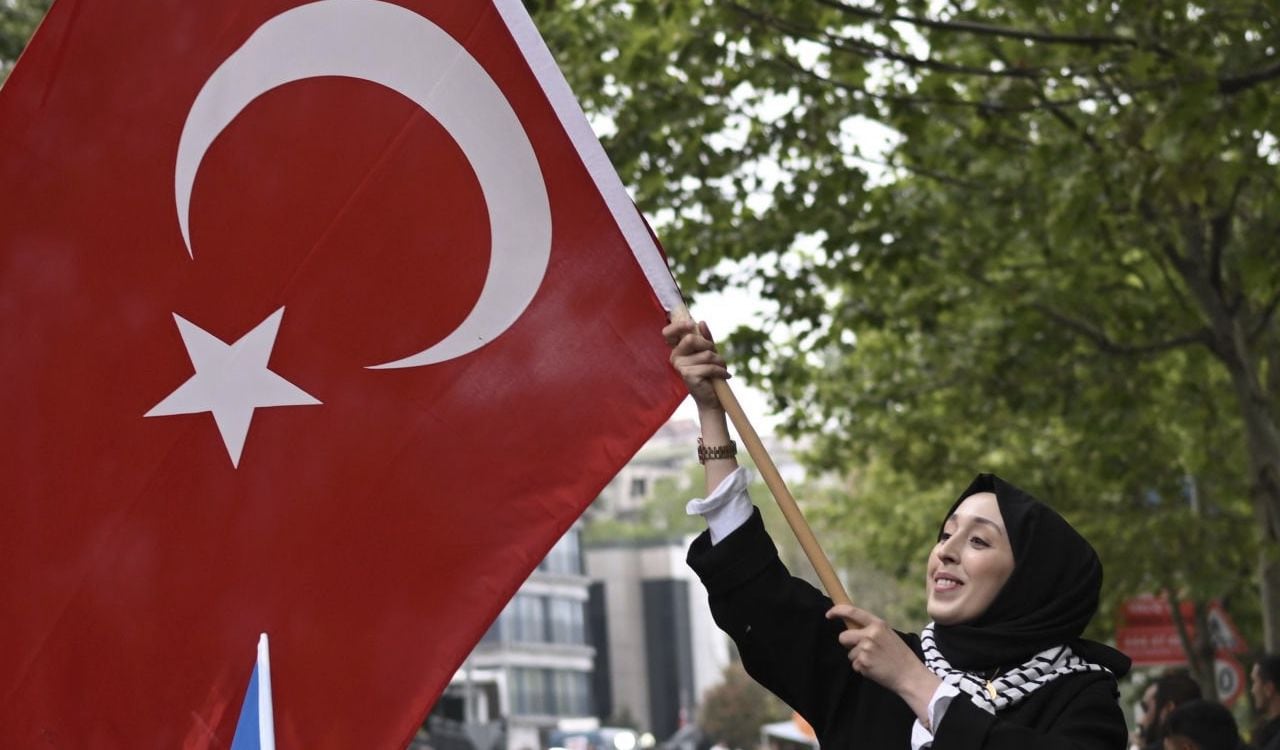 Los partidarios de Erdogan celebran en las calles de Turquía la victoria.