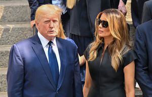 El ex presidente estadounidense Donald Trump y la ex primera dama estadounidense Melania Trump son vistos en el funeral de Ivana Trump el 20 de julio de 2022 en la ciudad de Nueva York.