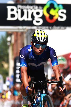 Einer Rubio llegando a la meta de la etapa 3 en la Vuelta a Burgos 2023.