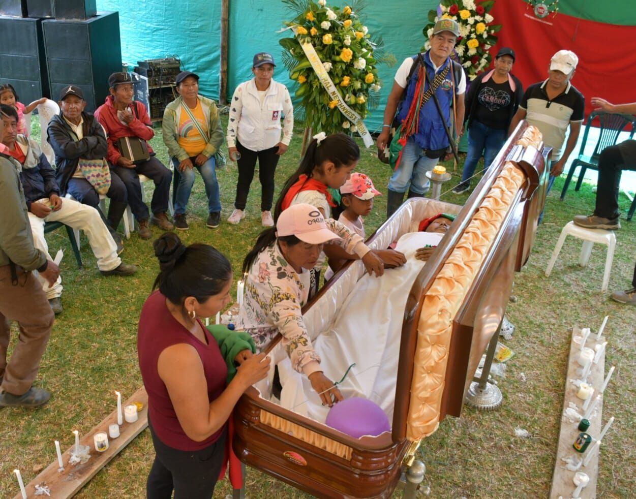 En la vereda la bodega en Toribio cauca,se lleva a cabo el velorio de la líder indígena carmelita yule.