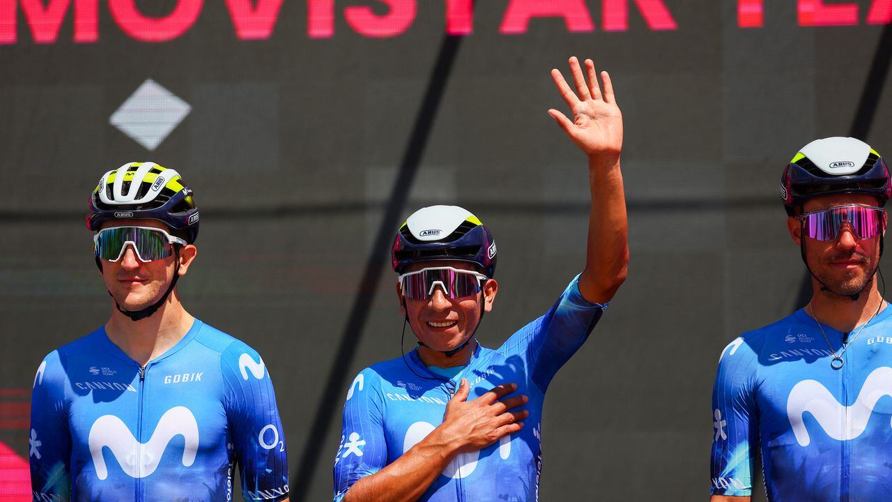Team Movistar's Colombian rider Nairo Quintana (C) waves during the signature ceremony ahead of the start of the stage 1 of the Giro d'Italia 2024 cycling race, 140 km between Venaria Reale and Torino on May 4, 2024. The 107th edition of the Giro d'Italia, with a total of 3400,8 km, departs from Veneria Reale near Turin on May 4, 2024 and will finish in Rome on May 26, 2024. (Photo by Luca Bettini / AFP)