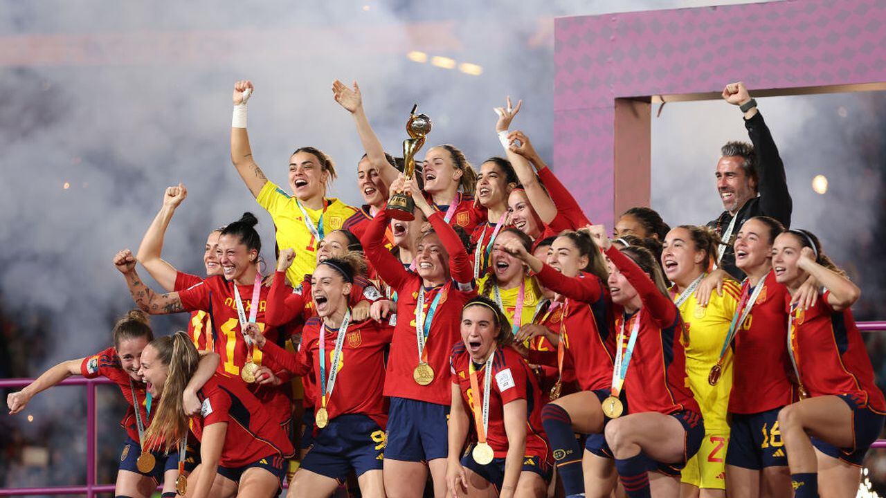 SYDNEY, AUSTRALIA - AUGUST 20: Ivana Andres of Spain lifts the FIFA Women's World Cup Trophy following victory in  the FIFA Women's World Cup Australia & New Zealand 2023 Final match between Spain and England at Stadium Australia on August 20, 2023 in Sydney, Australia. (Photo by Cameron Spencer/Getty Images)