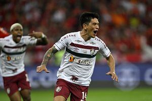 Fluminense's Argentine forward German Cano (C) celebrates after scoring a goal during the all-Brazilian Copa Libertadores semifinals second leg football match between Internacional and Fluminense, at the Beira-Rio stadium in Porto Alegre, Brazil, on October 4, 2023. (Photo by MAURO PIMENTEL / AFP)