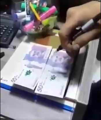 Un usuario en redes sociales denunció la circulación de billetes falsos de 50.000 pesos.