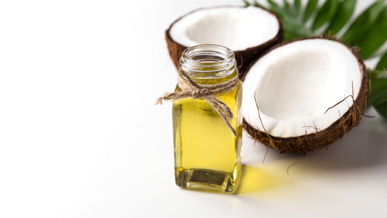 El aceite de coco está compuesto de antioxidantes.