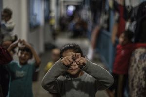 Unicef  ha hecho un llamado "urgente" para acordar un alto el fuego que permita el acceso humanitario y la liberación de rehenes. (Photo by Abed Zagout/Anadolu via Getty Images)