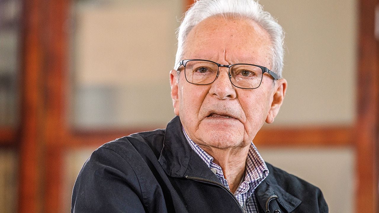   El general en retiro Jesús Armando Arias Cabrales paga una condena de 35 años por los desaparecidos en la retoma del Palacio de Justicia. Él ratifica su inocencia.