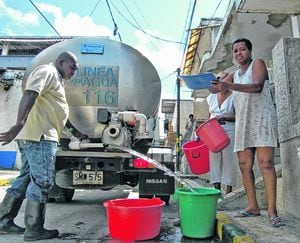 Los bonaverenses sufren desde hace muchos años de una permanente escasez de agua potable. El servicio se presta solo durante algunas horas al día.
