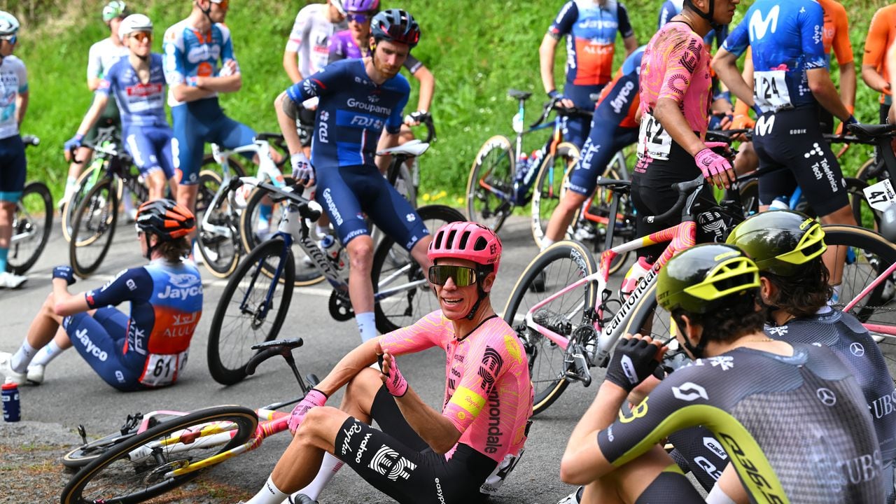 LEGUTIO, SPAIN - APRIL 04: Rigoberto Uran of Colombia and Team EF Education - EasyPost and a general view of the peloton waiting at Olaeta (582m) after the neutralisation of the race due to a multiple crash during the 63rd Itzulia Basque Country 2024, Stage 4 a 157.5km stage from Etxarri Aranatz to Legutio 550m / Race neutralised due to a multiple riders crash and dropouts / The breakaway will dispute the victory / #UCIWT / on April 04, 2024 in Etxarri Legutio, Spain. (Photo by Tim de Waele/Getty Images)