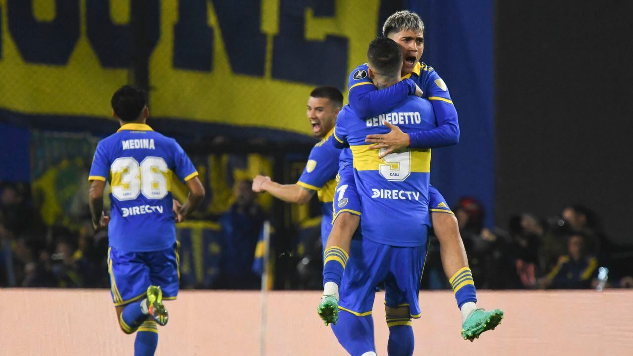 Jugadores de Boca celebran su paso a los cuartos de la Libertadores 2023.