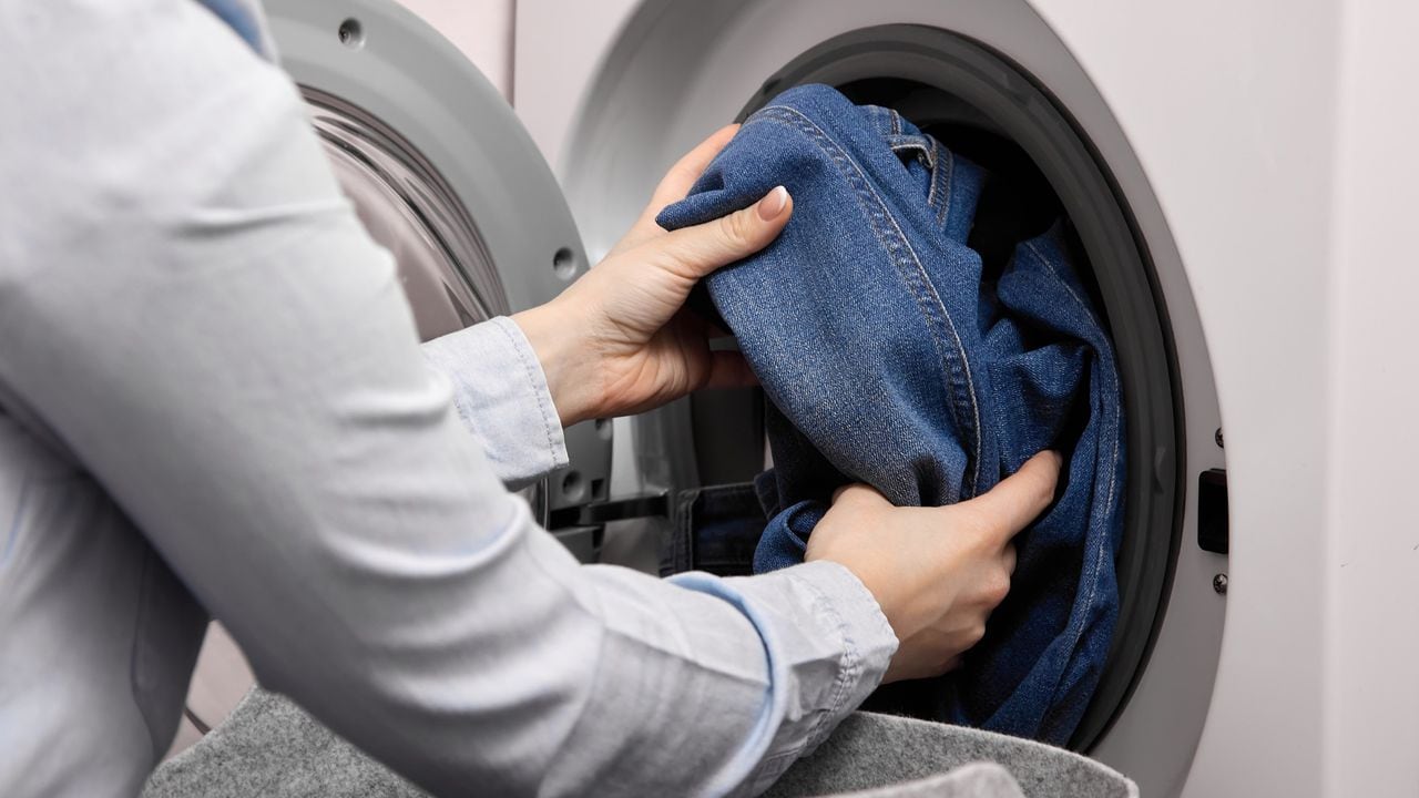 Una lavadora muy cargada puede dañarse, no lavar correctamente y atascarse.