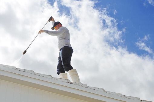 La inversión de tiempo y esfuerzo en la impermeabilización puede prolongar la vida útil de su techo y mantener su hogar seco y seguro durante años.