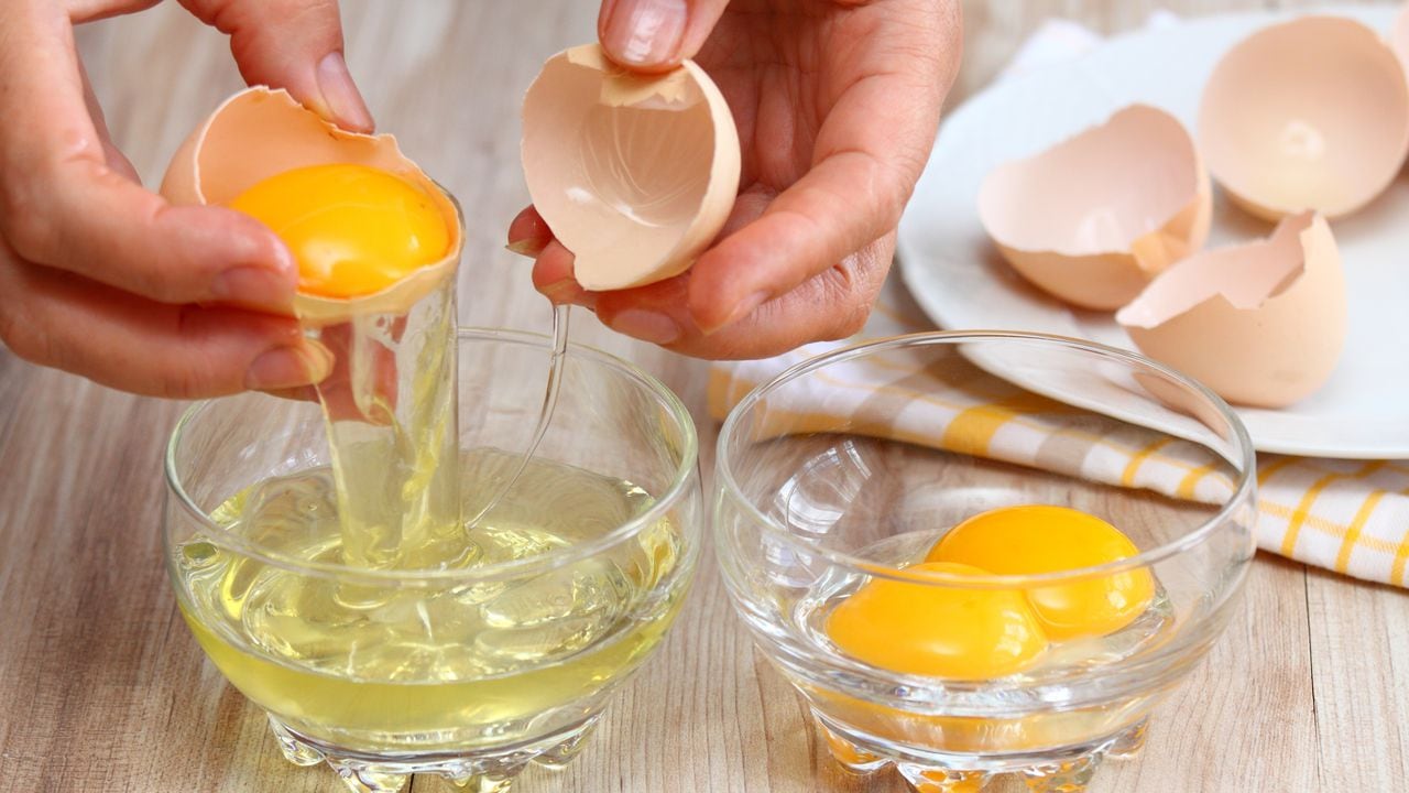 Claras de huevo son buenas para la piel.
