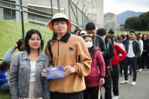 Jóvenes en Bogotá aspiran a ingresar a una carrera de educaicón superior de manera gratuita.