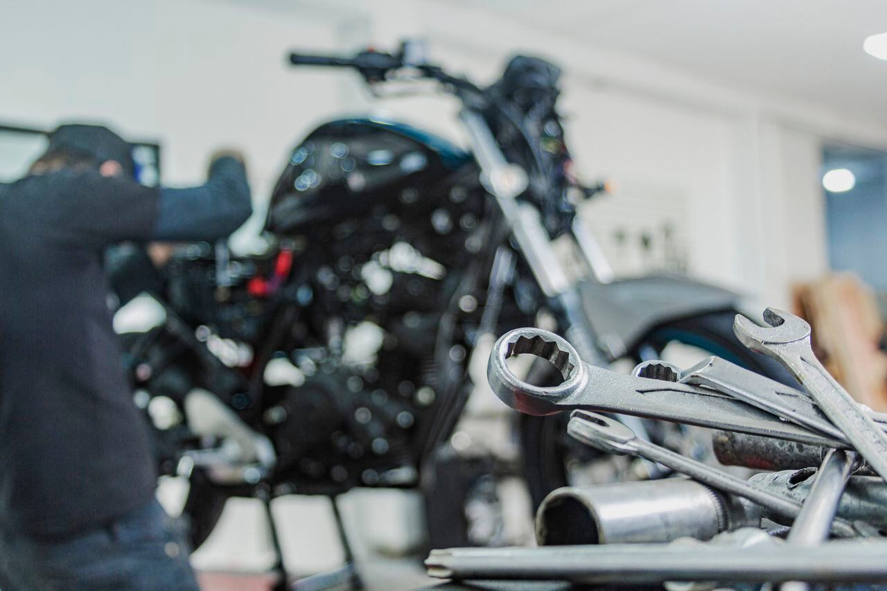 La tecnomecánica es un filtro de seguridad crucial, y comprender por qué algunas motocicletas no la superan arroja luz sobre posibles riesgos en las vías.