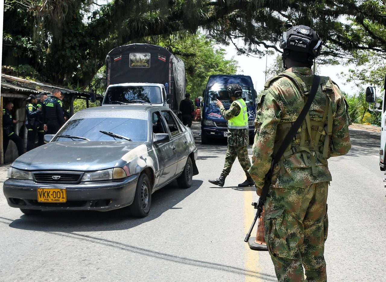 Ejército y Policia confirma su presencia en  Puente Valencia, zona rural de Jamundí, Marzo 26 de 2024, Foto Wirman Rios, EL PAIS