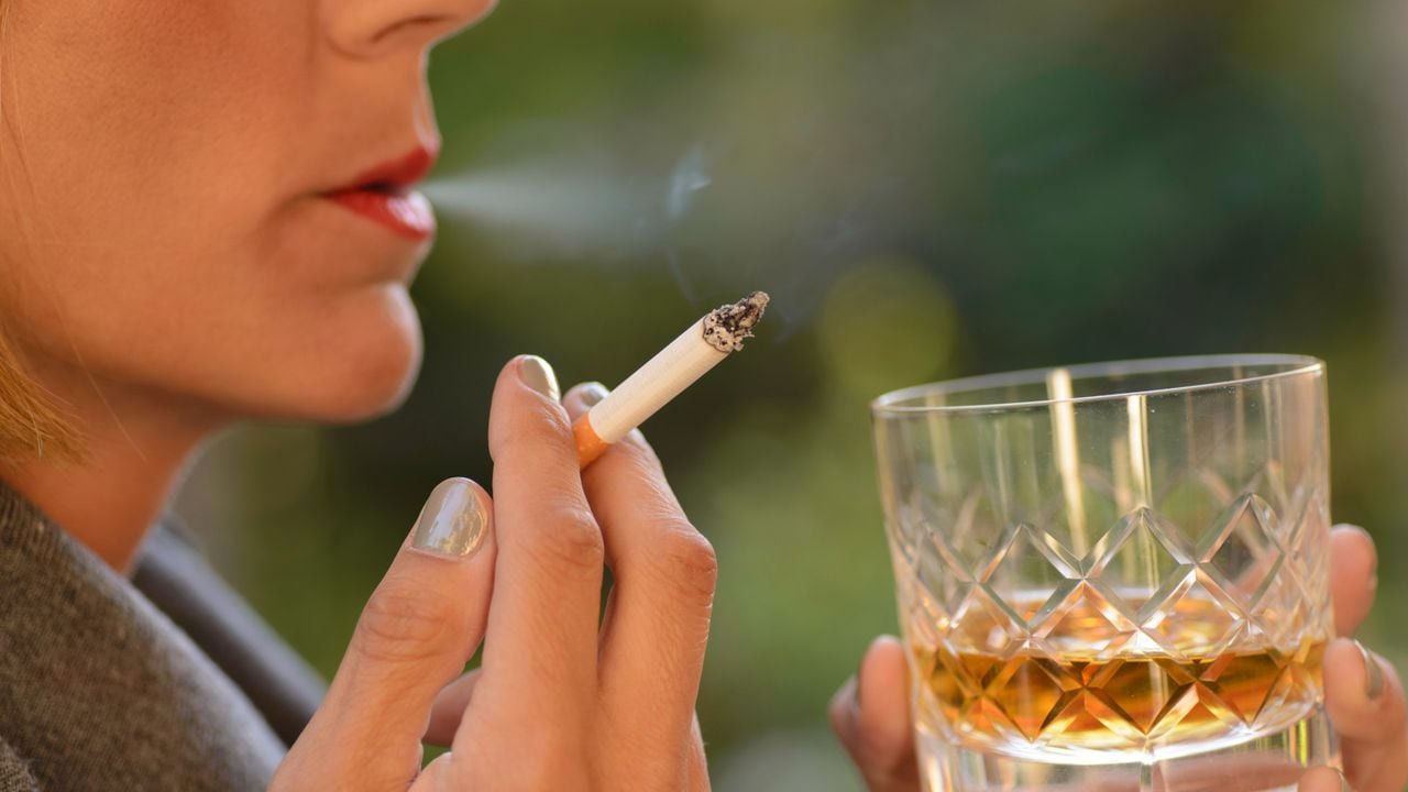 Experto advierte de que "aquellos que fuman y beben, tienen un riesgo 15 veces mayor de desarrollar cáncer oral".