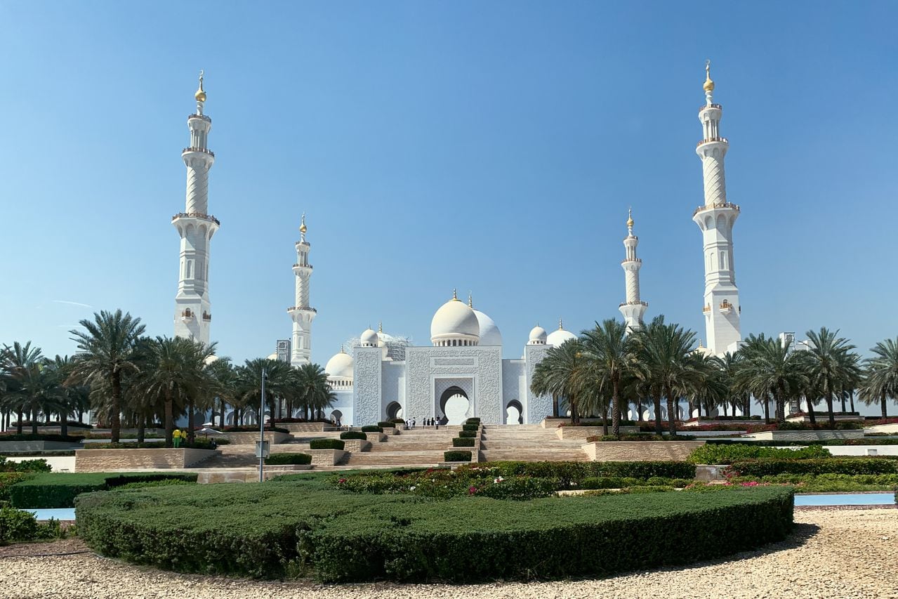 Una vista de la Gran Mezquita Sheikh Zayed en Abu Dhabi, Emiratos Árabes Unidos