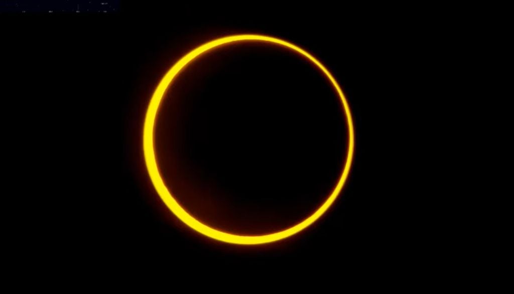 Asi se ve el anillo de fuego del eclipse.