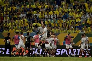 Eduard Bello le da la vuelta al mundo con golazo ante Brasil