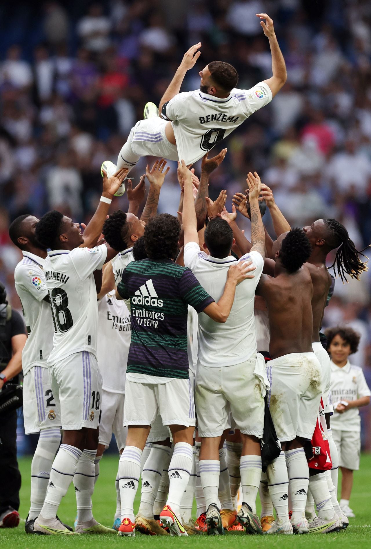 Real Madrid's French forward Karim Benzema is tossed in the air by teammates at the end of the Spanish league football match between Real Madrid CF and Athletic Club Bilbao at the Santiago Bernabeu stadium in Madrid on June 4, 2023. (Photo by Pierre-Philippe MARCOU / AFP)