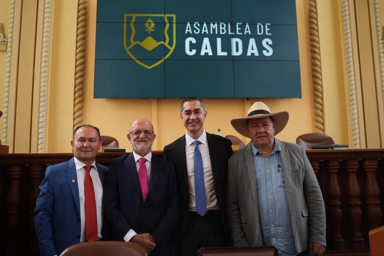 Henry Gutiérrez toma la batuta como gobernador de Caldas: posesión en la Plaza de Bolívar