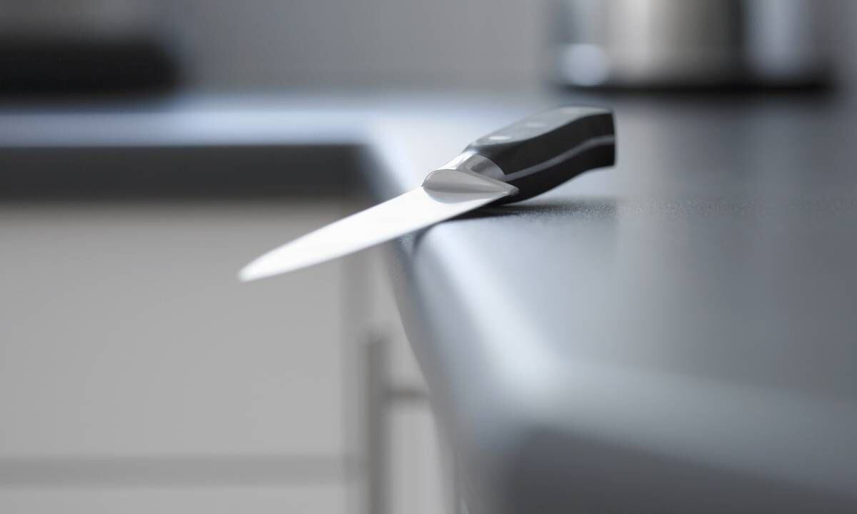 La caída del cuchillo cuenta con significados ocultos que varían dependiendo de la persona