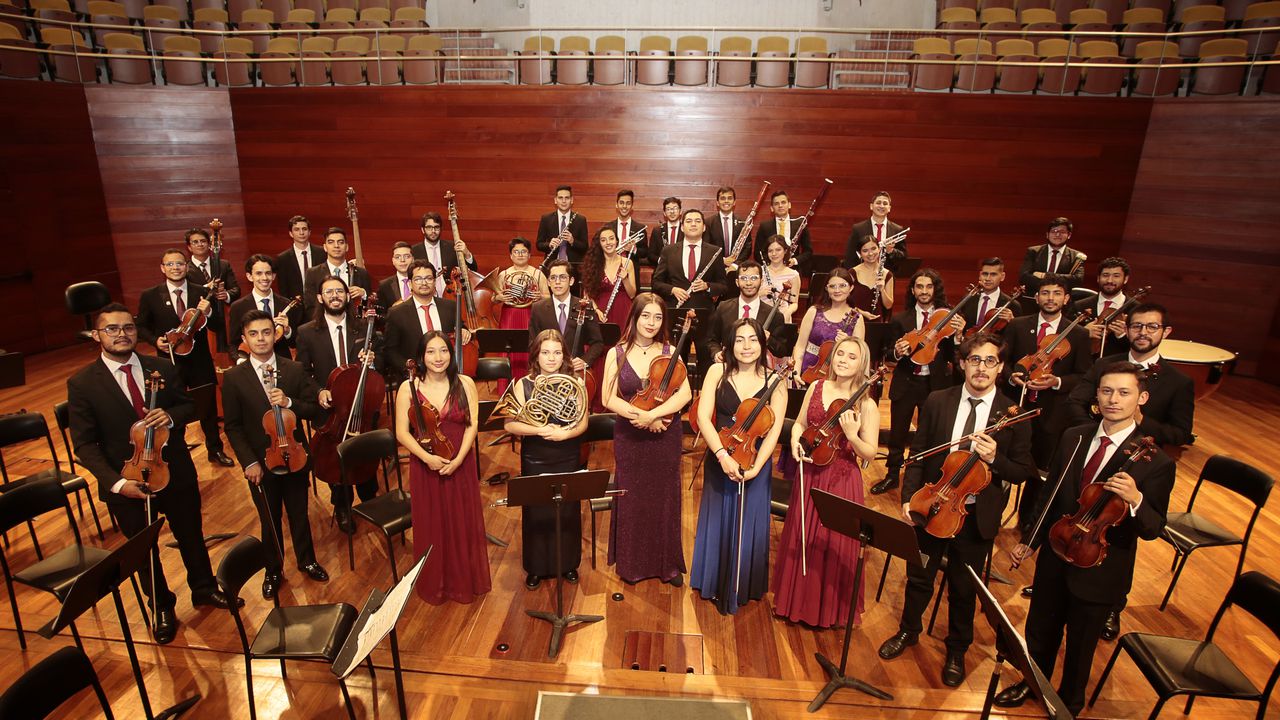 Orquesta Filarmónica Juvenil de la Orquesta Filarmónica de Bogotá, dirigida por Manuel López-Gómez