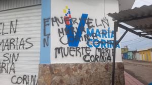 Con mensajes amenazantes, donde aparece la sigla ELN, piden a la líder política que se retire de la carrera a la presidencia de Venezuela. (Foto tomada de @VenteTachira)
