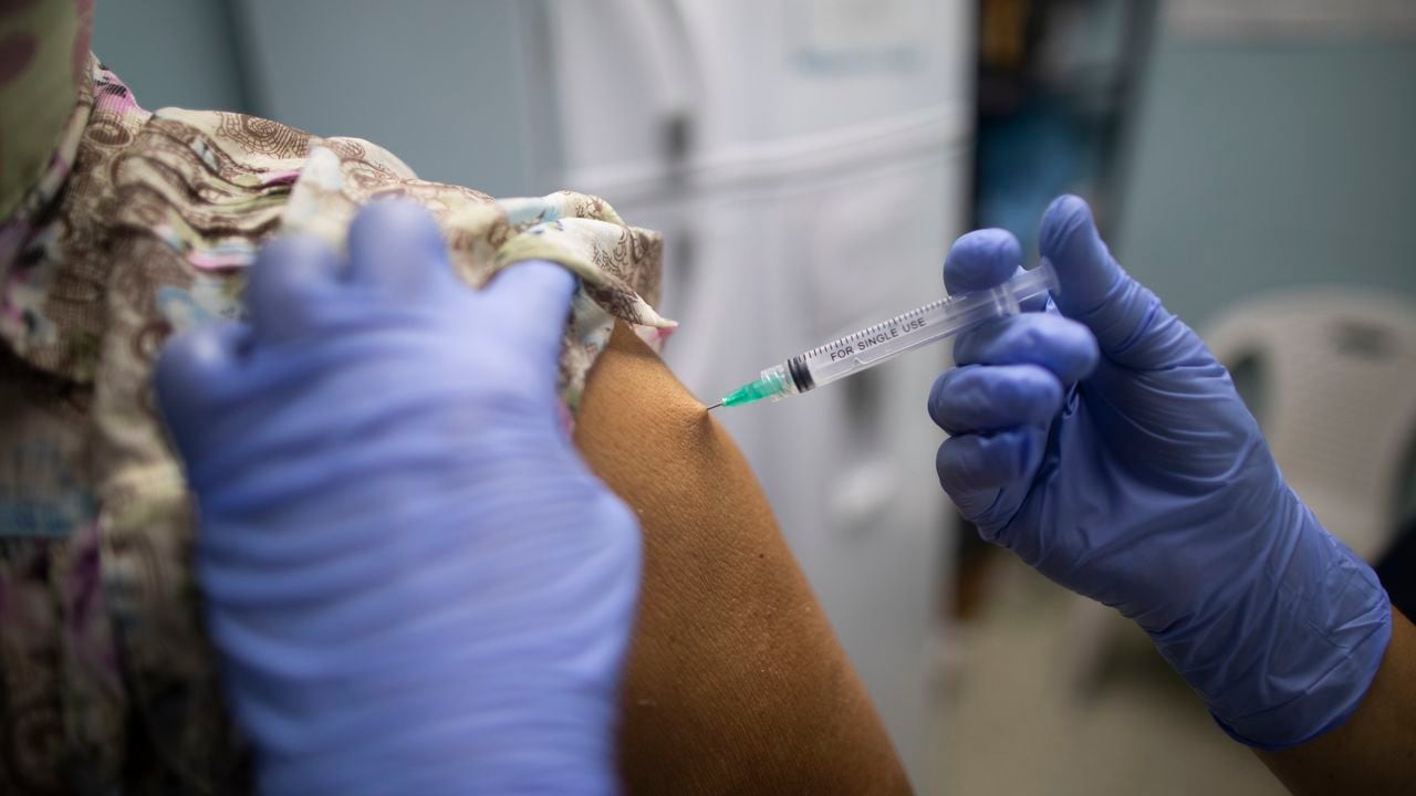 Coronavirus: nuevo caso de una trabajadora médica que presentó reacciones adversa a la vacuna anti covid