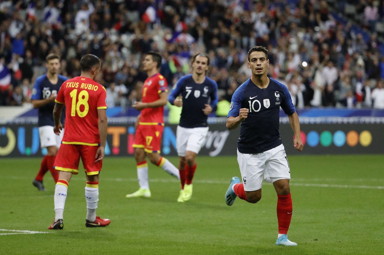 El delantero Ben Yedder durante un partido con Francia celebra uno de los tres goles que hizo con la selección.