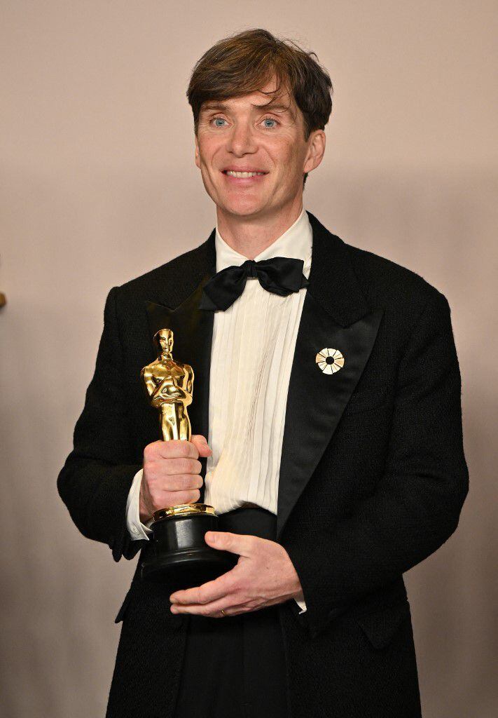 Cillian Murphy recibió el premio a Mejor actor Photo by Robyn BECK / AFP)
