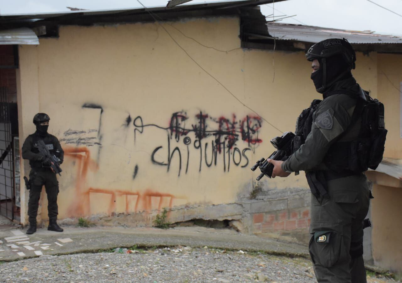 Buenaventura: Operativos de control por grupos especiales de la Policía en los barrios de Buenaventura, luego de las amenazas de grupos insurgentes. foto Aymer Álvarez Jr. Julio 5-23