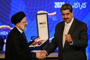 Los presidentes de Irán y Venezuela firmaron un acuerdo ante "enemigos comunes". (Photo by YURI CORTEZ / AFP)
